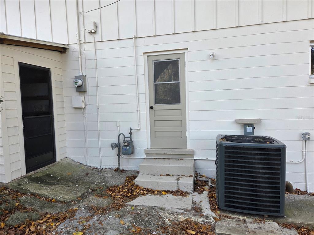 2901 Southwest 4 Court Gainesville, FL 32601 - Photo 6 of 58 a view of a door of the house