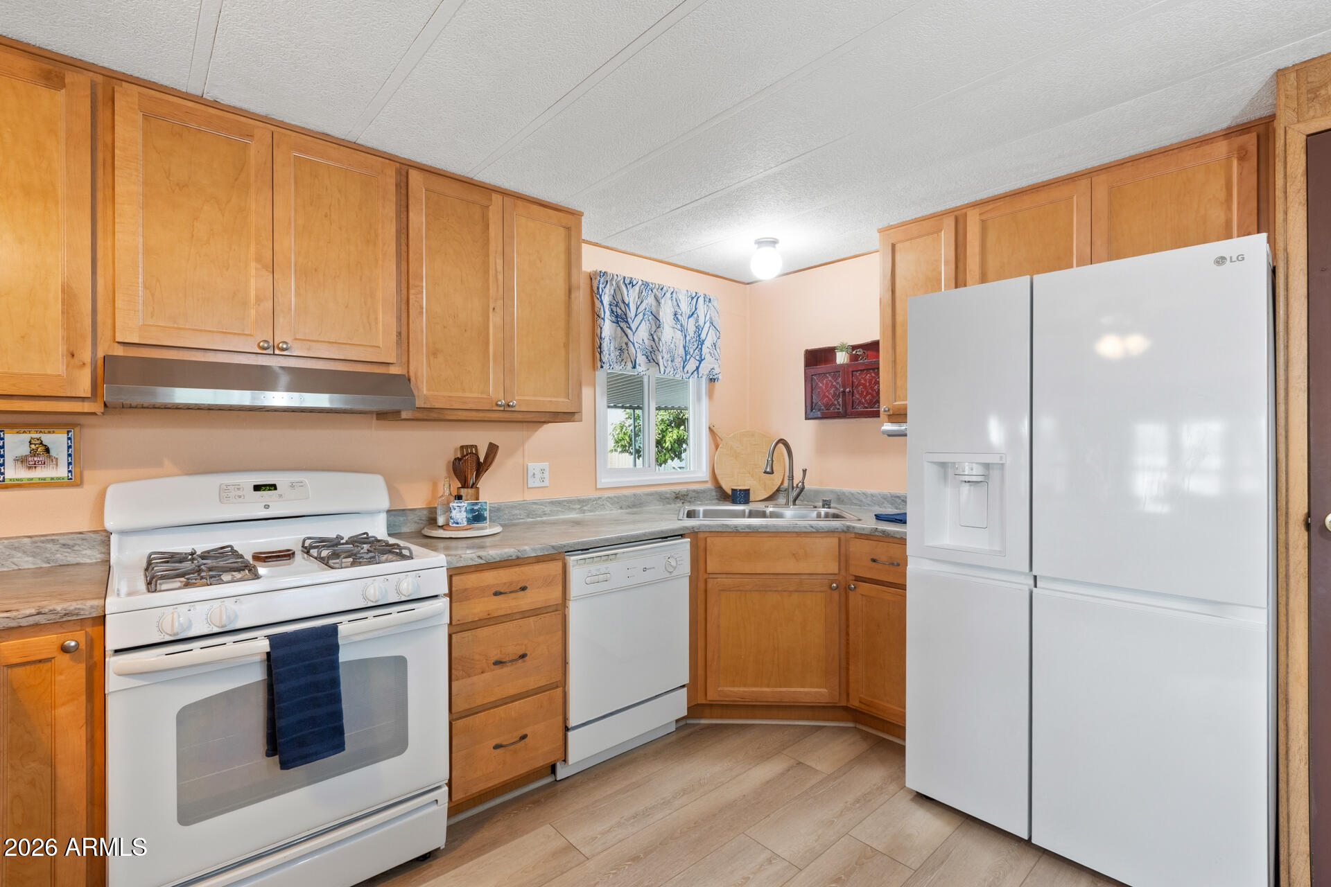 2523 East Contention Mine Road, Unit 21 Phoenix, AZ 85032 - Photo 8 of 18 Kitchen