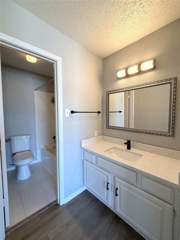 4233 Madera Road, Unit 4 Irving, TX 75038 - Photo 13 of 21 Bathroom 1