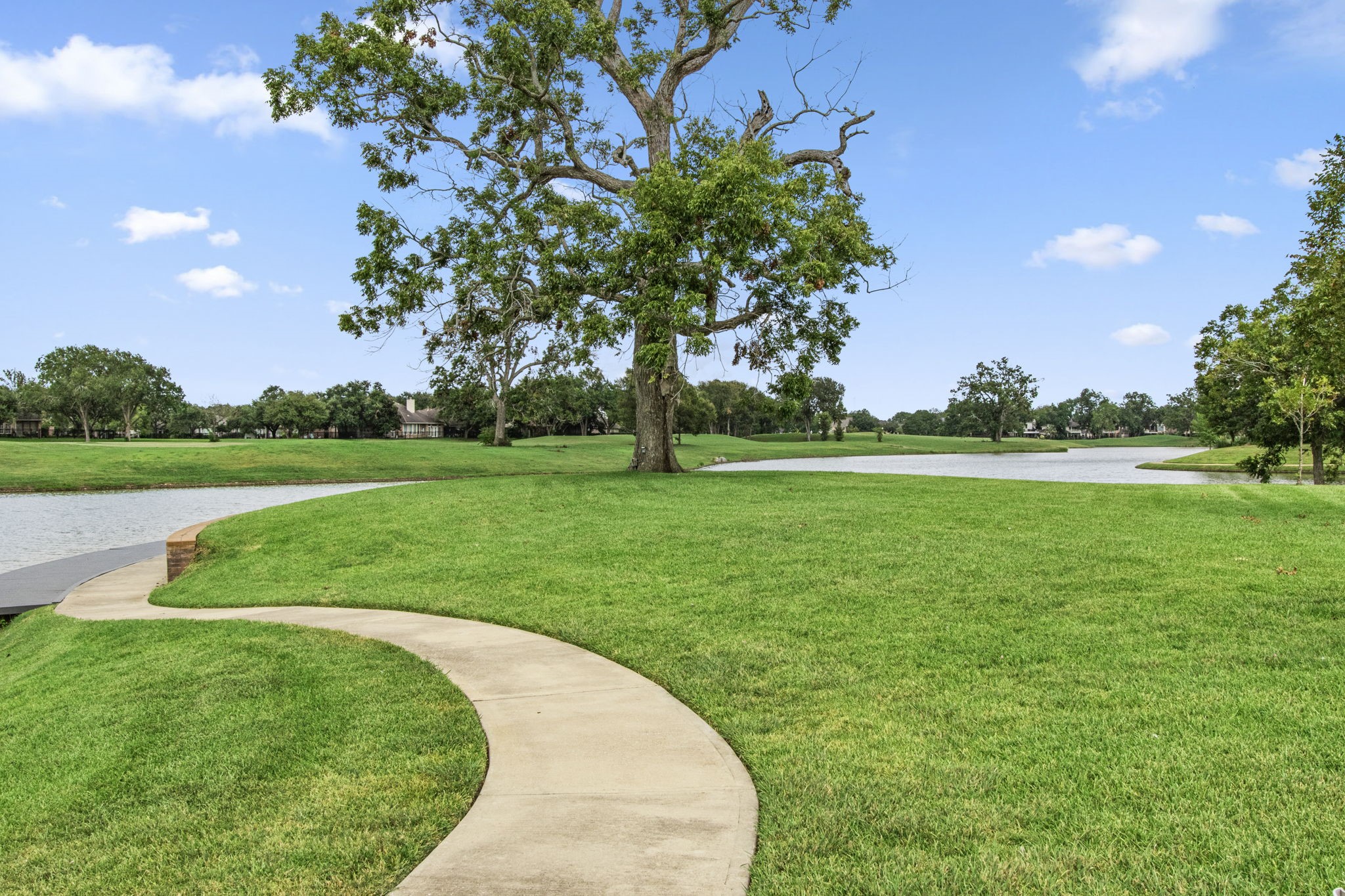1102 Wood Fern Drive Sugar Land, TX 77479 - Photo 43 of 43 a view of a golf course with a garden