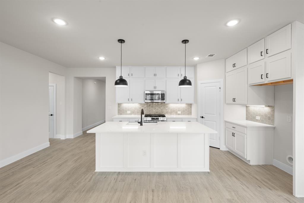 1124 Abigail Way Midlothian, TX 76065 - Photo 17 of 28 1124 Abigail- Kitchen-2