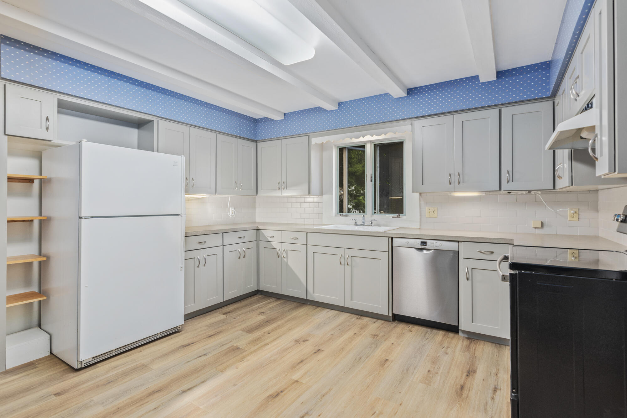 623 Lugers Road Holland, MI 49423 - Photo 11 of 39 623 Luger-14