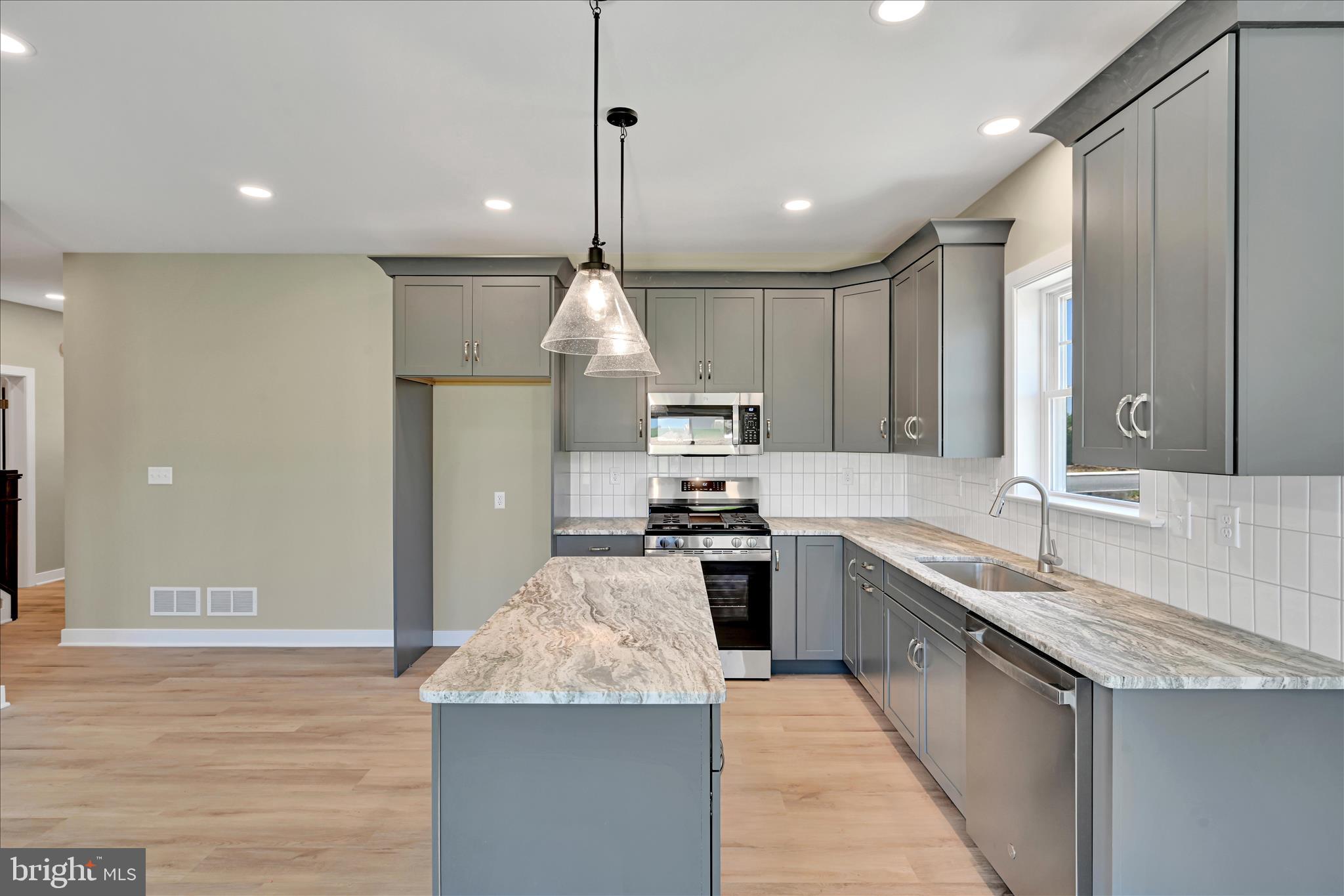 309 Ridgefield Drive Elizabethtown, PA 17022 - Photo 9 of 34 Kitchen