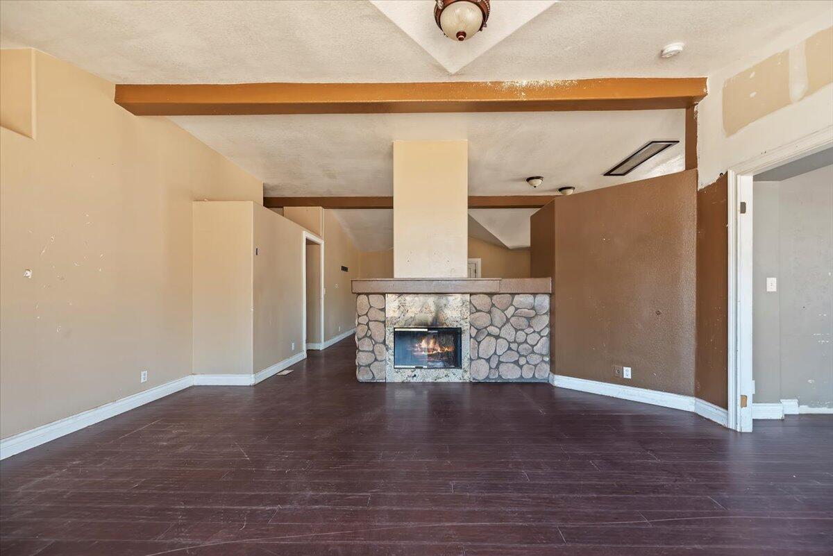 22453 Aloha Road Perris, CA 92570 - Photo 13 of 49 13-Living Room