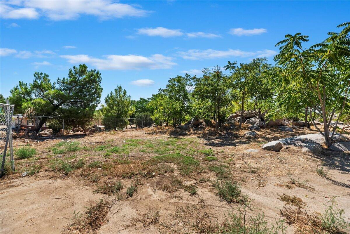 22453 Aloha Road Perris, CA 92570 - Photo 8 of 49 08-Front Yard