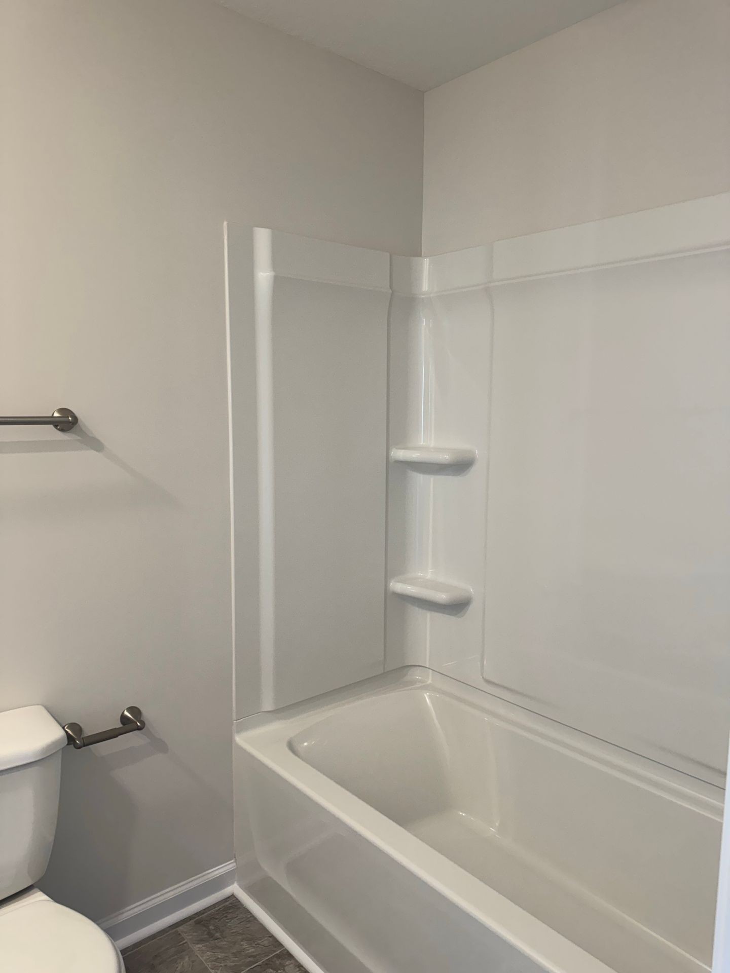 130 Quarry Point Drive Clarksville, TN 37043 - Photo 15 of 21 a bathroom with a toilet and bathtub