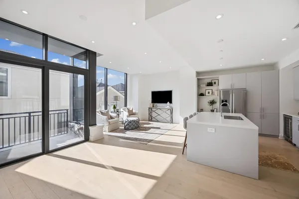 $795,000 | 2323 West Main Street, Unit 305, Houston, TX 77098