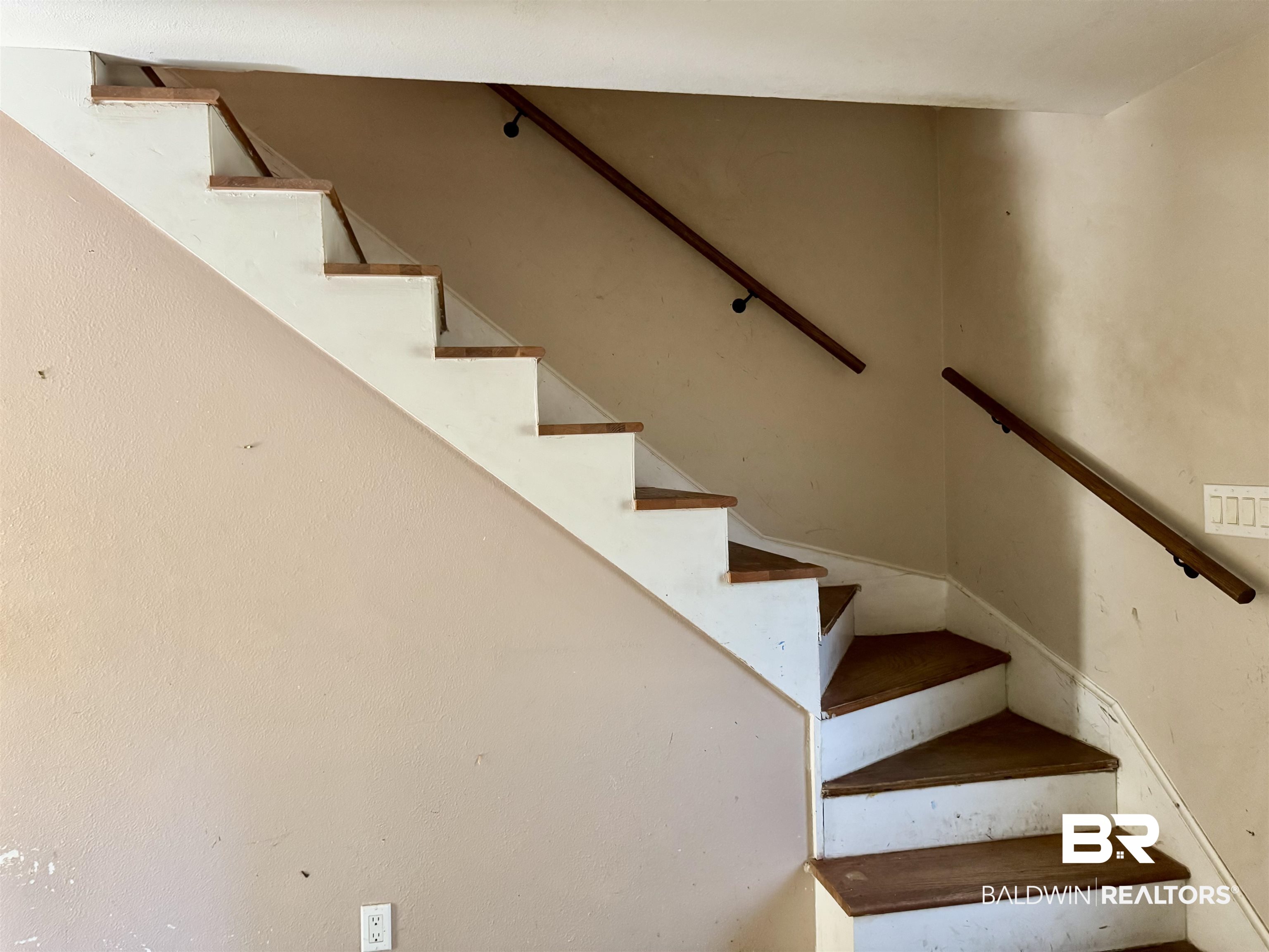 287 Wingfield Drive Mobile, AL 36607 - Photo 17 of 24 View of staircase