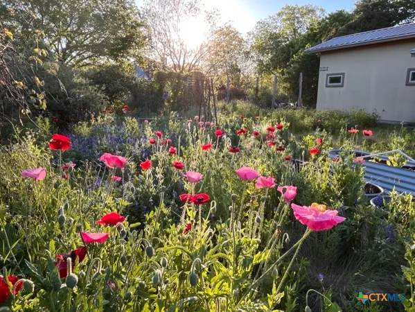 $1,825 | 121 Butler Lane, Martindale, TX 78655