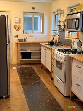 $1,825 | 121 Butler Lane, Martindale, TX 78655