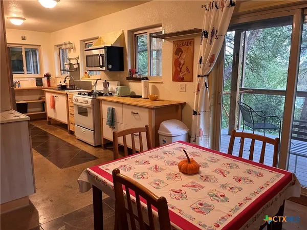 $1,825 | 121 Butler Lane, Martindale, TX 78655