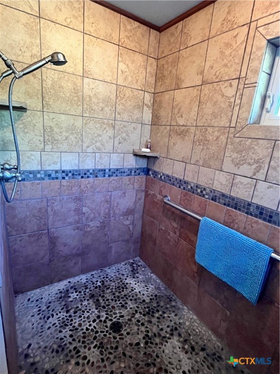 121 Butler Lane Martindale, TX 78655 - Photo 7 of 27 a bathroom with a shower