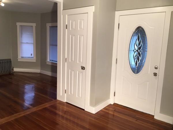 61 Clantoy Street Springfield, MA 01104 - Photo 7 of 18 Gallery Image 7