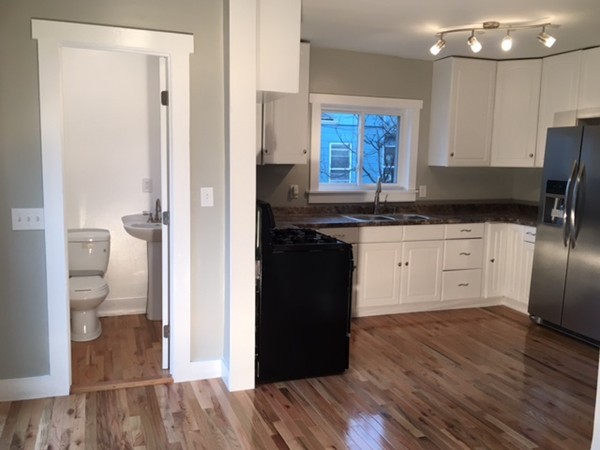 61 Clantoy Street Springfield, MA 01104 - Photo 10 of 18 Gallery Image 10