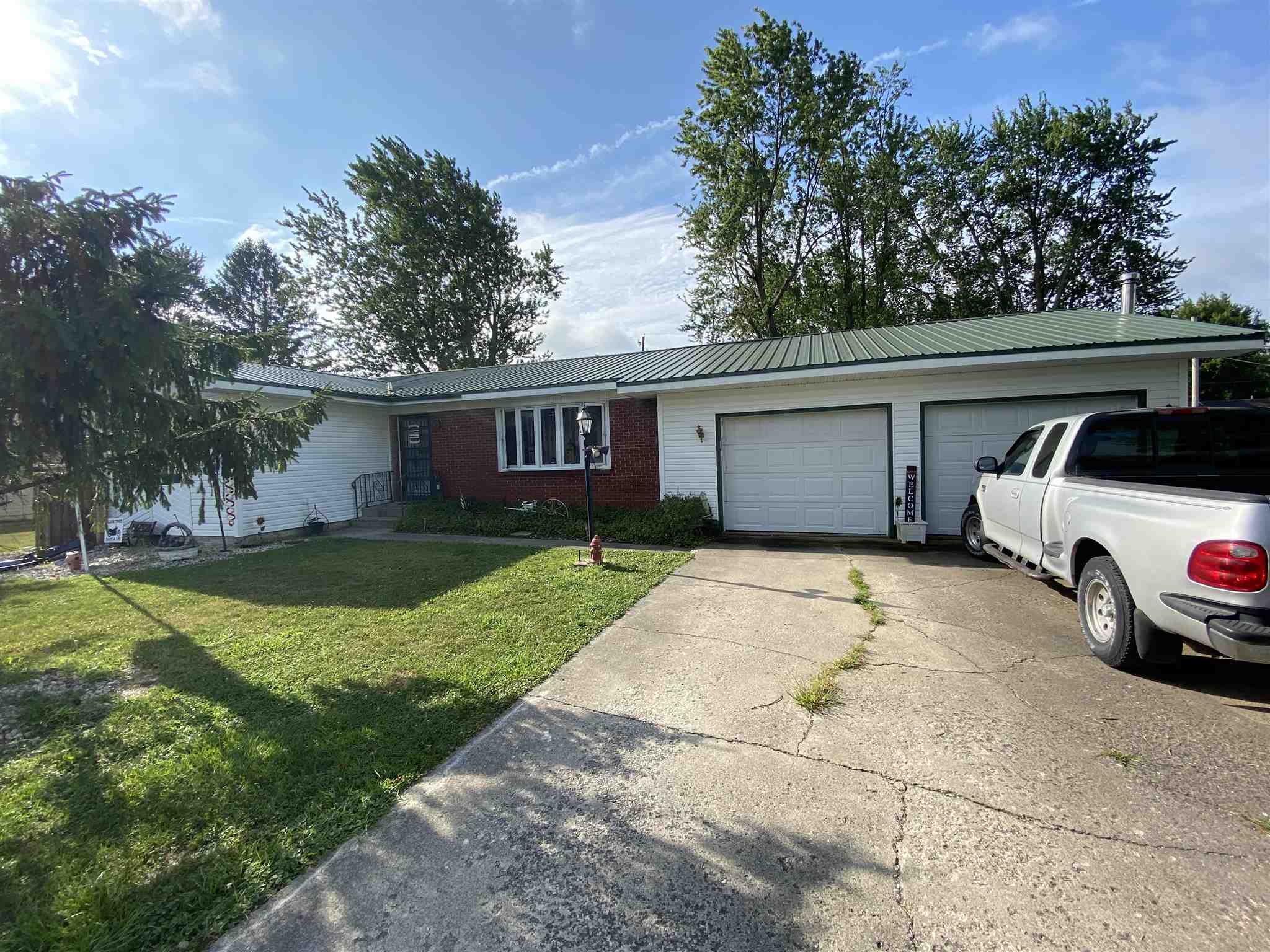 140 Spring Street Geneva, IN 46740 - Photo 3 of 15 Gallery Image 3