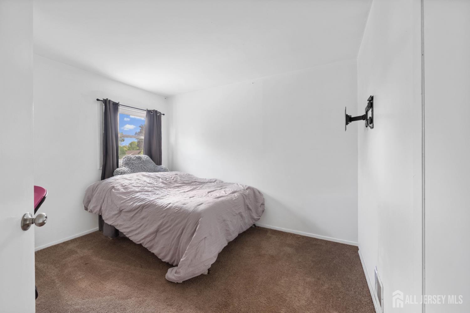 25 Hudson Road East Brunswick, NJ 08816 - Photo 18 of 34 Gallery Image 18