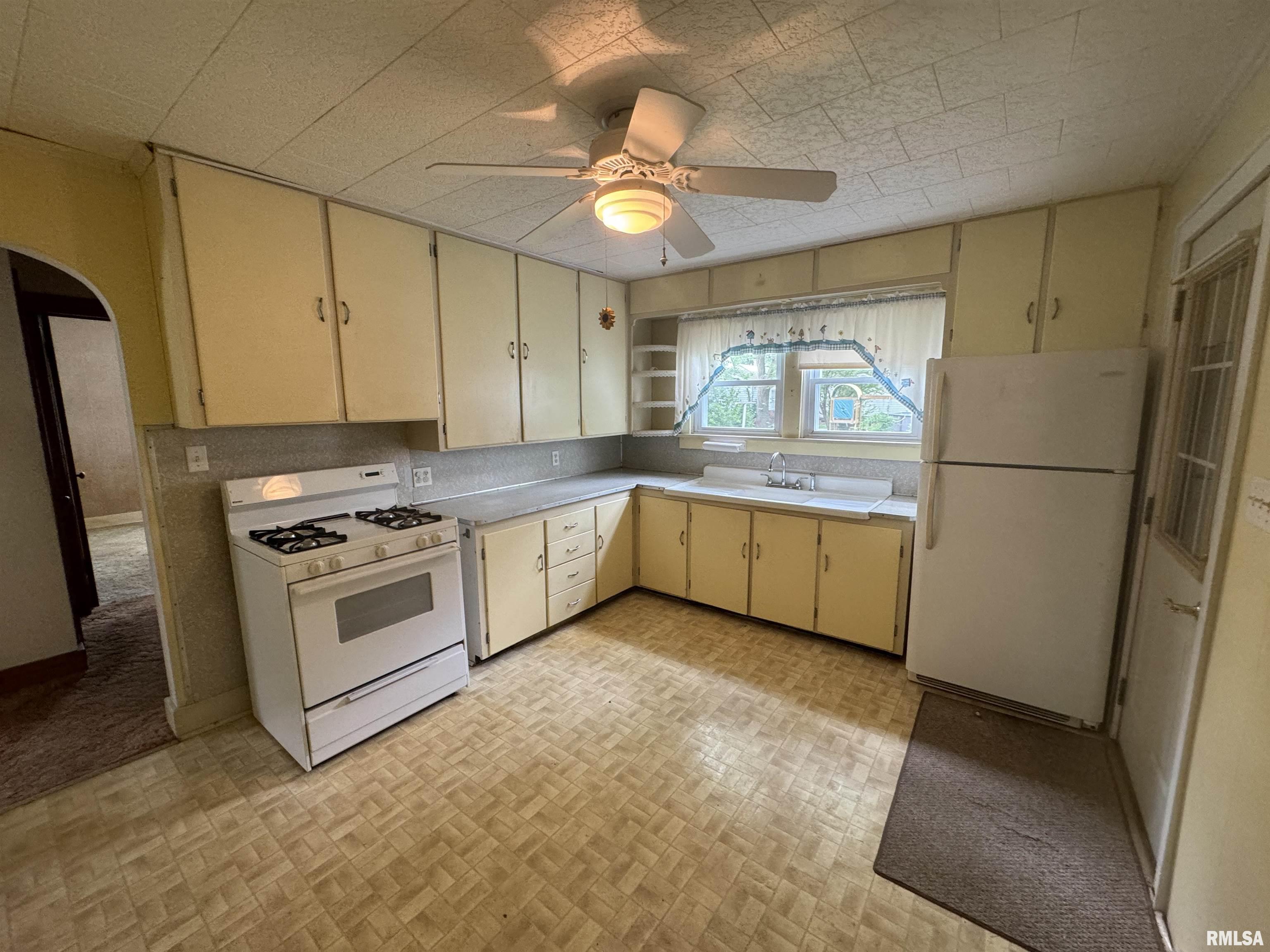 234 Austin Avenue Flora, IL 62839 - Photo 9 of 27 Gallery Image 9
