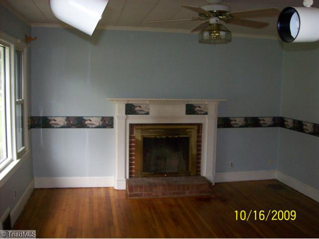 1875 Old Hollow Road Walkertown, NC 27051 - Photo 9 of 9 Living Room.