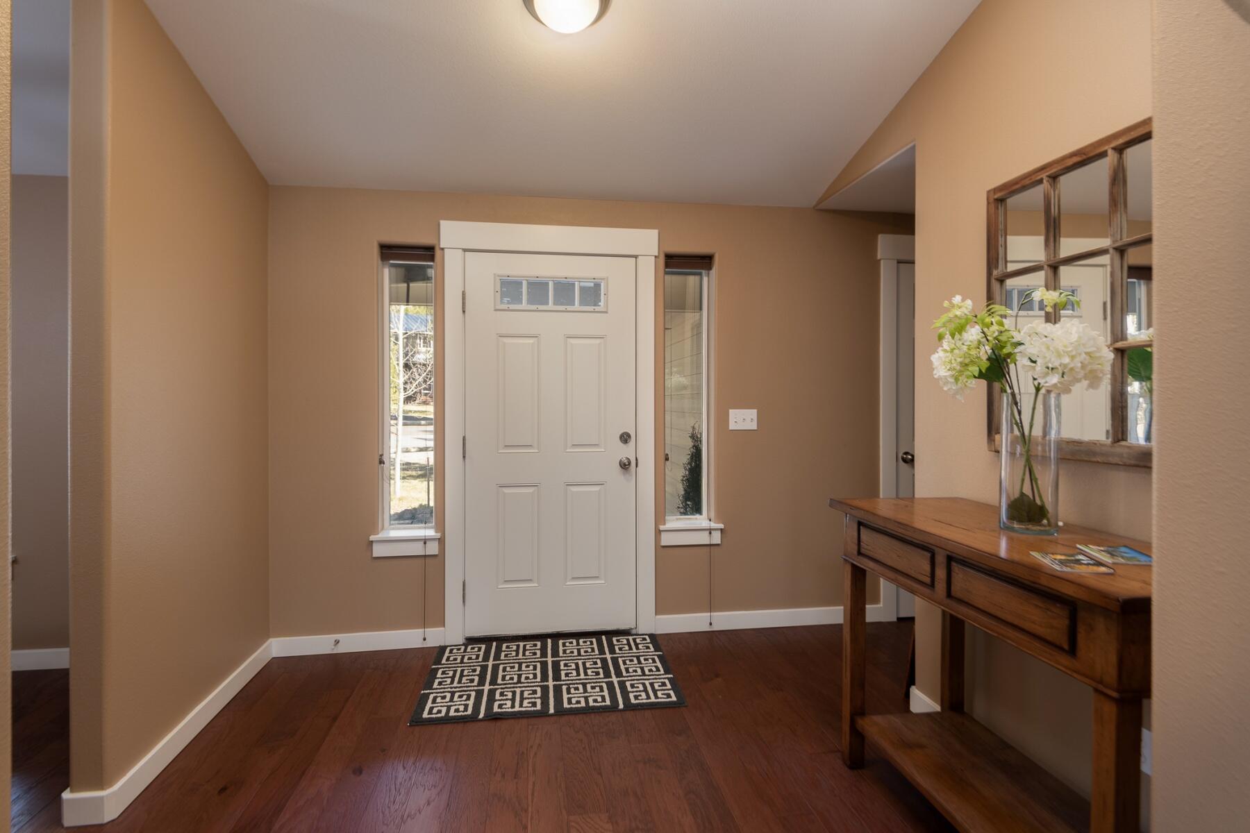 56221 Tree Duck Road Bend, OR 97707 - Photo 3 of 33 batch_03 foyer with front door