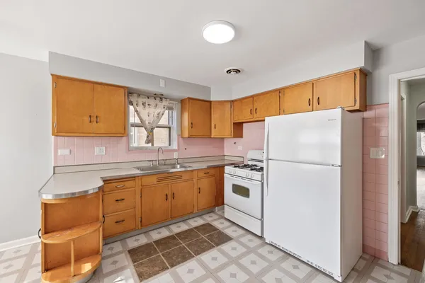 $1,600 | 5429 North Kimball Avenue, Unit 1, Chicago, IL 60625
