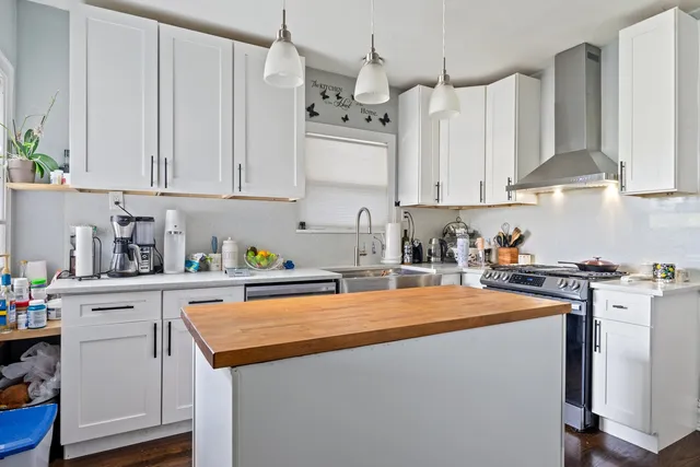 $349,000 | 1182 South Taylor Avenue, Oak Park, IL 60304