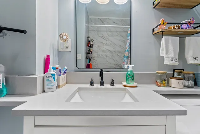 $349,000 | 1182 South Taylor Avenue, Oak Park, IL 60304