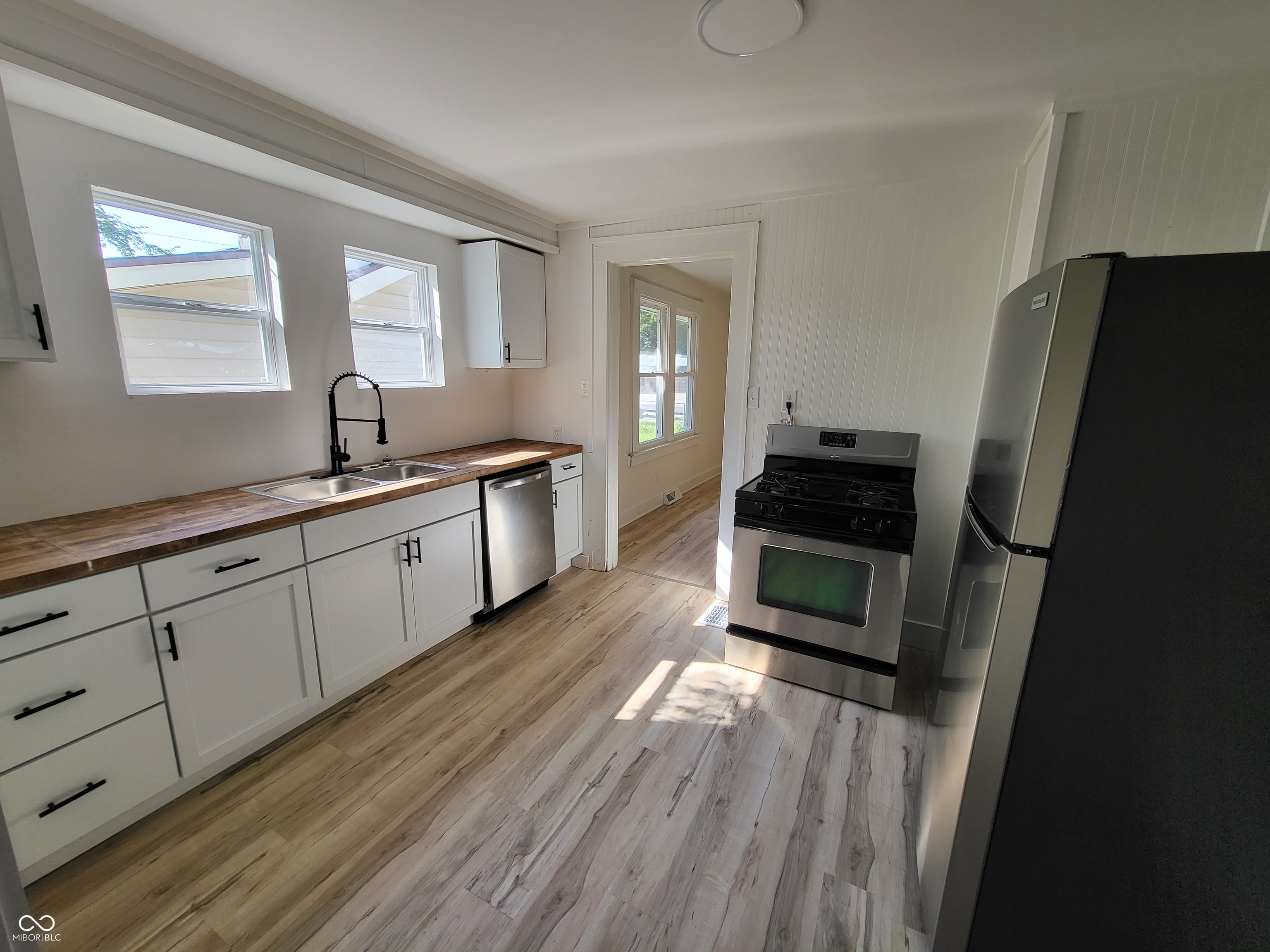 2462 Main Street Anderson, IN 46016 - Photo 6 of 15