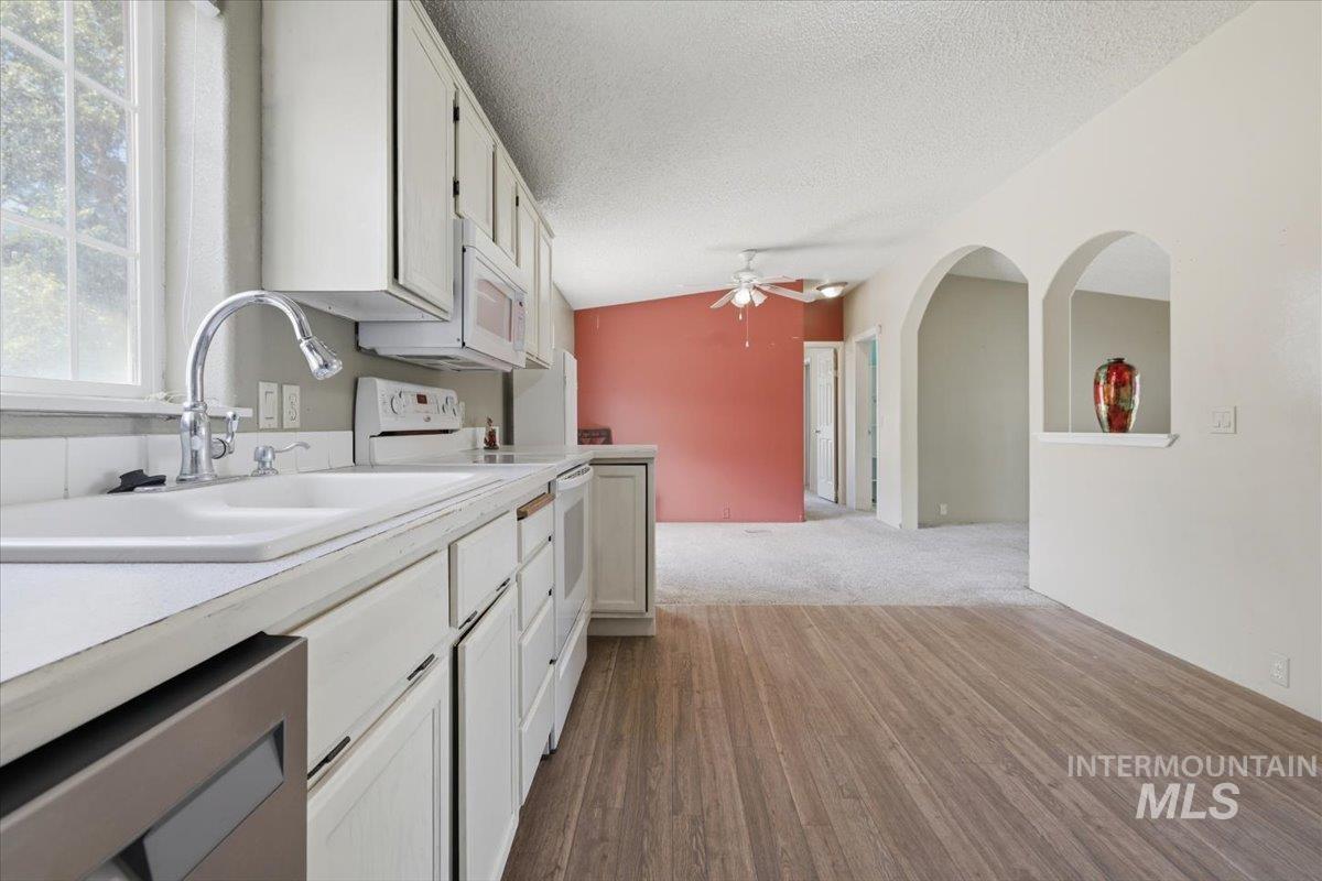 3065 Pioneer Road Homedale, ID 83628 - Photo 13 of 36