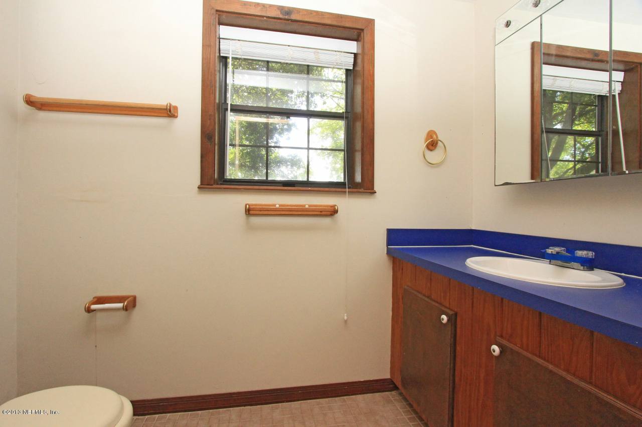 15521 Bream Road Jacksonville, FL 32226 - Photo 18 of 27 Bathroom 3