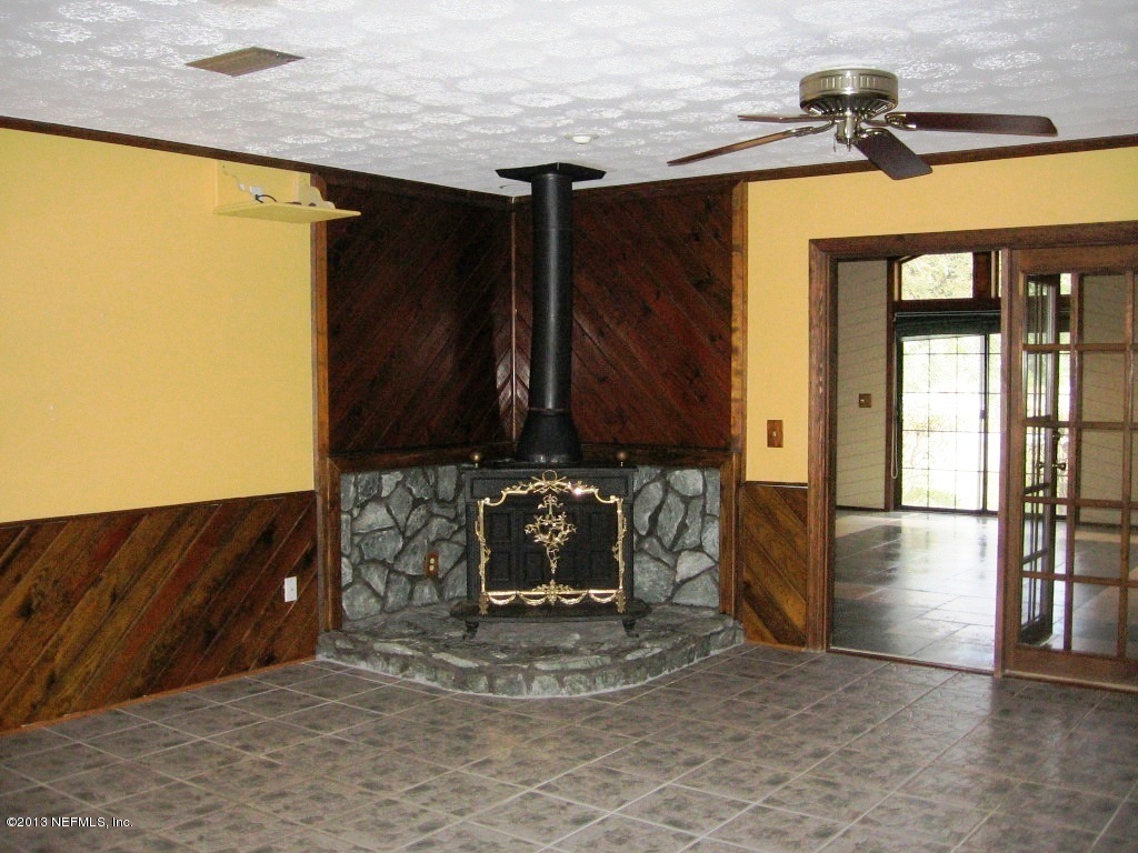 15521 Bream Road Jacksonville, FL 32226 - Photo 8 of 27 Family Room