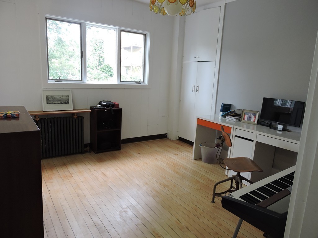 24 R Rice Street Cambridge, MA 02140 - Photo 7 of 25
