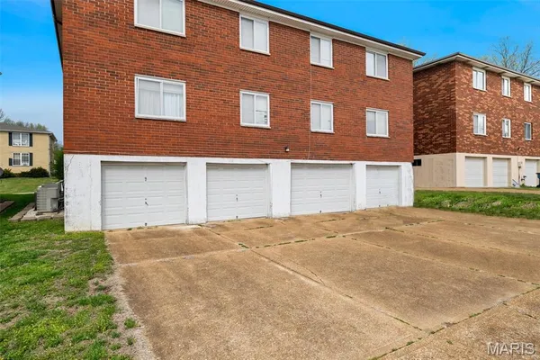 $525,000 | 10068 Puttington Drive, St. Louis, MO 63123