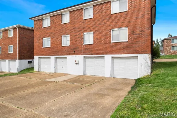 $525,000 | 10068 Puttington Drive, St. Louis, MO 63123