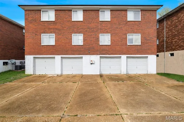 $525,000 | 10068 Puttington Drive, St. Louis, MO 63123