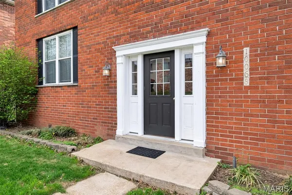 $525,000 | 10068 Puttington Drive, St. Louis, MO 63123