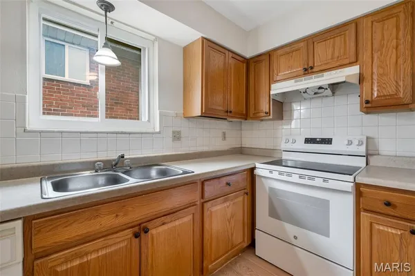 $525,000 | 10068 Puttington Drive, St. Louis, MO 63123