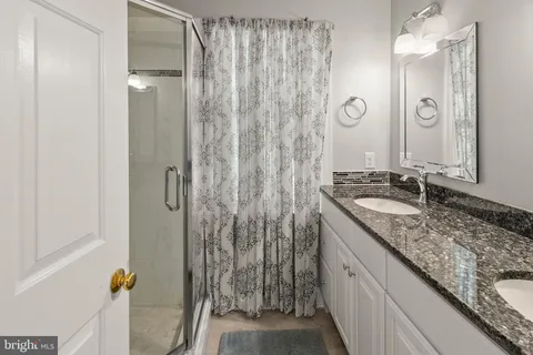 $570,000 | 8 Glen View Place, Newark, DE 19711