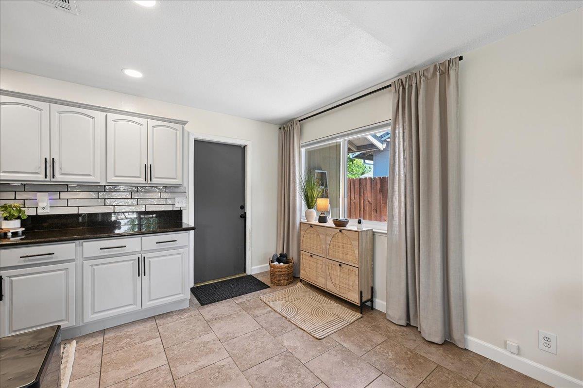 7724 Spring Valley Avenue Citrus Heights, CA 95610 - Photo 10 of 37