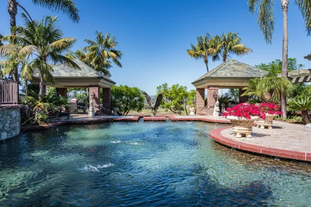 a view of yard and patio