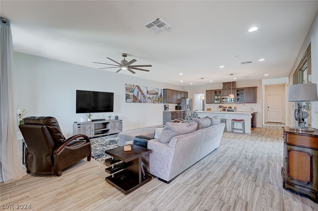 1039 East Sunset Road Henderson, NV 89011 - Photo 7 of 92 Gallery Image 7