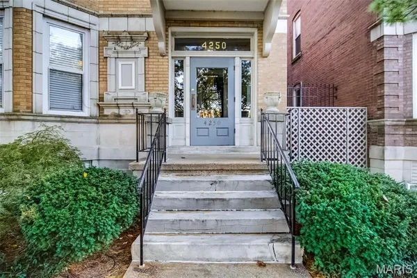 $2,300 | 4250 Lindell Boulevard, Unit A, St. Louis, MO 63108