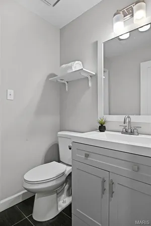 $2,300 | 4250 Lindell Boulevard, Unit A, St. Louis, MO 63108