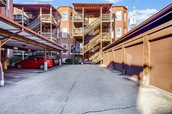 $2,300 | 4250 Lindell Boulevard, Unit A, St. Louis, MO 63108