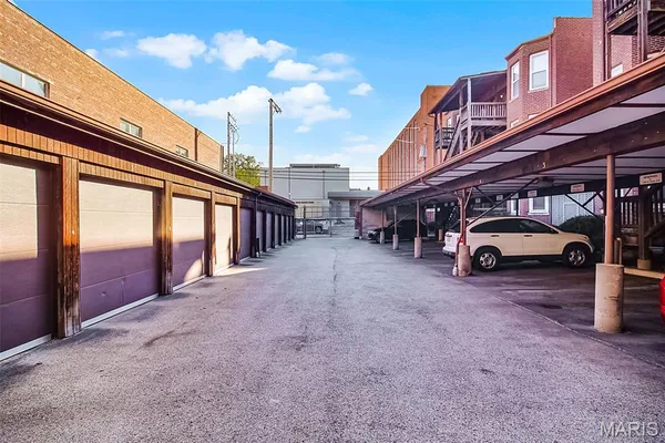$2,300 | 4250 Lindell Boulevard, Unit A, St. Louis, MO 63108
