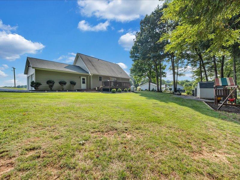 5685 Doe Run Road Rocky Mount, VA 24151 - Photo 6 of 35 05-DSC08907