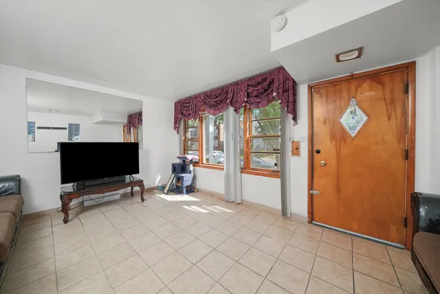 $324,900 | 4350 West Shakespeare Avenue, Chicago, IL 60639