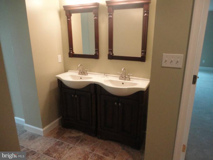26545 Ridge Road Damascus, MD 20872 - Photo 5 of 30 Bath