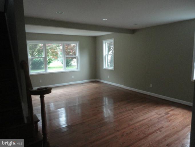 26545 Ridge Road Damascus, MD 20872 - Photo 10 of 30 Family Room