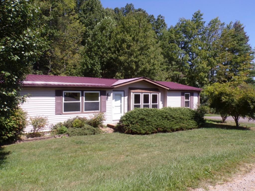 360 Corner Road Mountain City, TN 37683 - Photo 3 of 24 Photo 3
