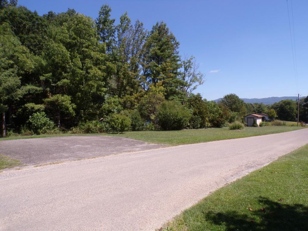 360 Corner Road Mountain City, TN 37683 - Photo 4 of 24 Photo 4